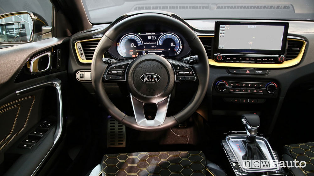 Nuova Kia XCeed plancia strumenti