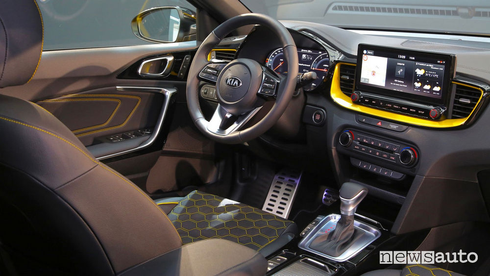 Nuova Kia XCeed abitacolo