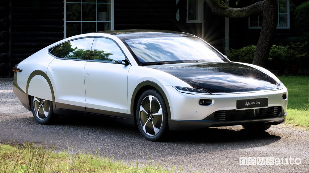 Lightyear One auto elettrica solare