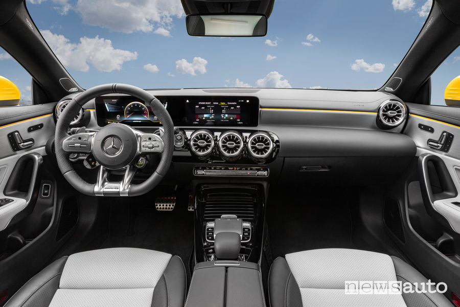 Mercedes-AMG CLA 35 4Matic Shooting Brake plancia strumenti