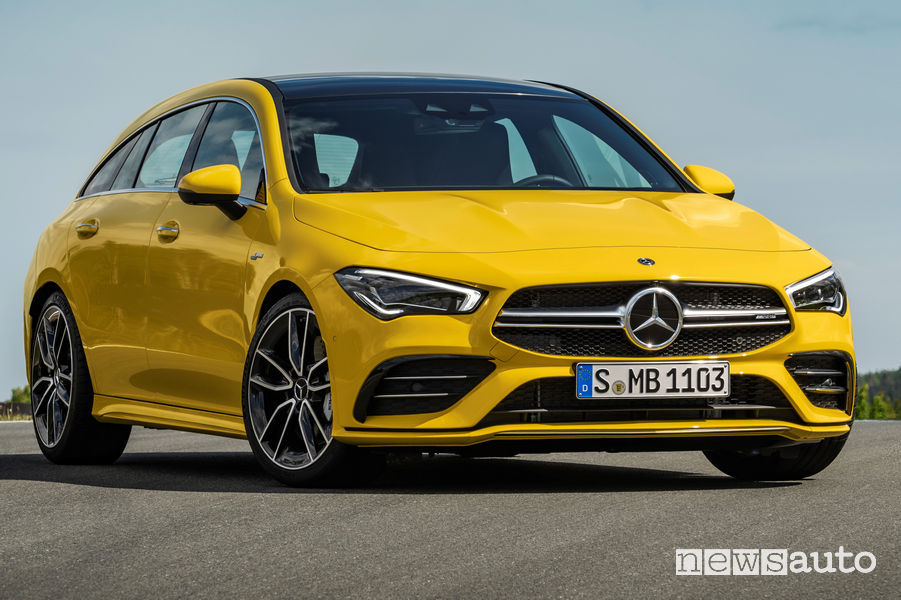 Mercedes-AMG CLA 35 4Matic Shooting Brake vista di profilo