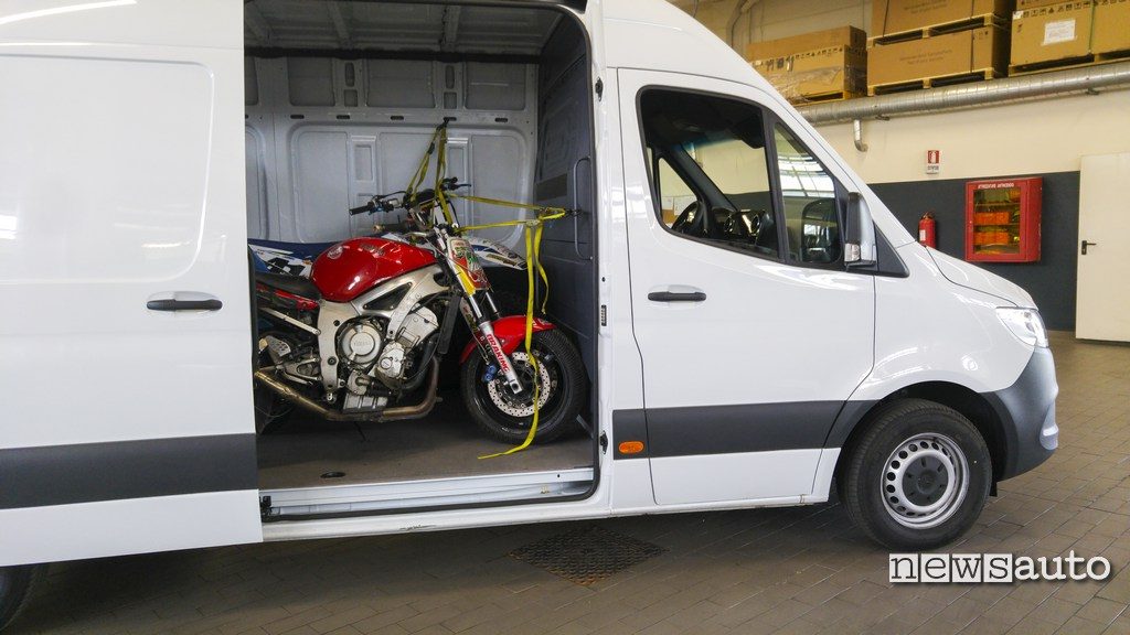 Porta laterale scorrevole Mercedes Sprinter di accesso al vano di carico