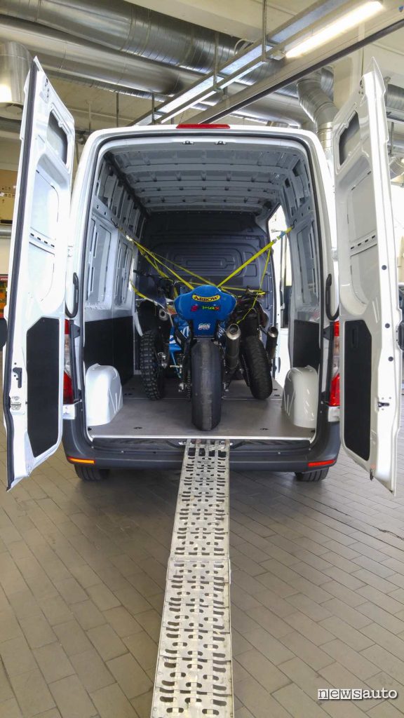 3 moto caricate a bordo del nuovo Sprinter