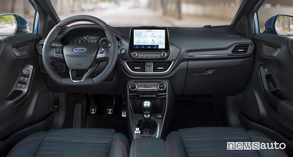 Plancia strumenti ed abitacolo della nuova Ford Puma ST-Line
