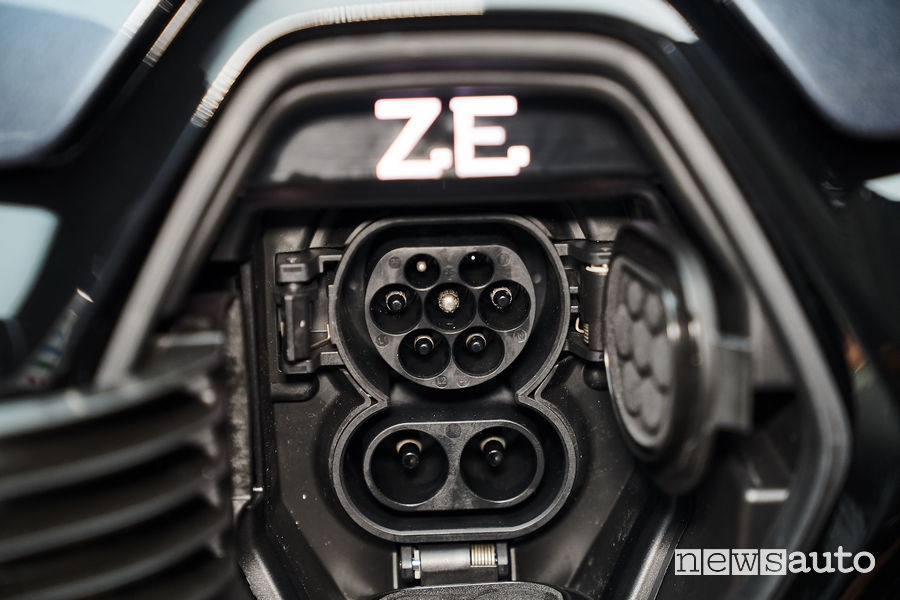 Presa Combo (CCS) per ricarica batteria della Renault Zoe in corrente continua o alternata