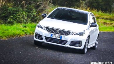 Peugeot 308 GT BlueHDi vista anteriore