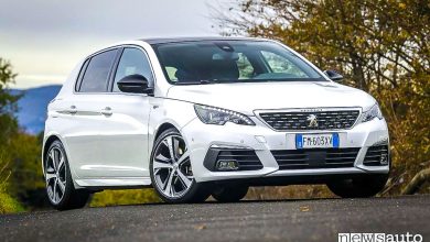 Peugeot 308 GT BlueHDi vista anteriore tre quarti