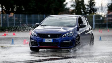 Peugeot 308 GTi by Peugeot Sport vista di profilo