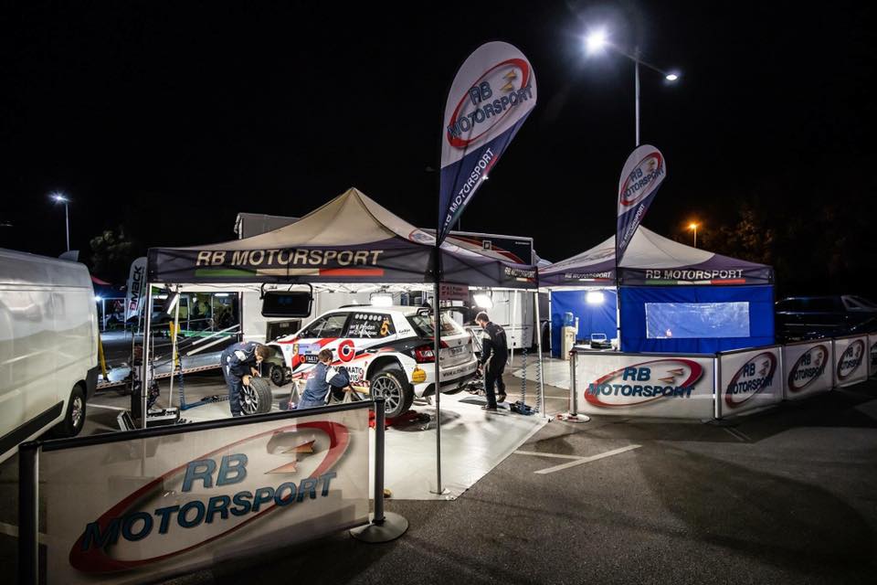 Parco assistenza RB Motorsport, dove i ladri estorsori hanno effettuato  il furto di ricambi per auto da competzione