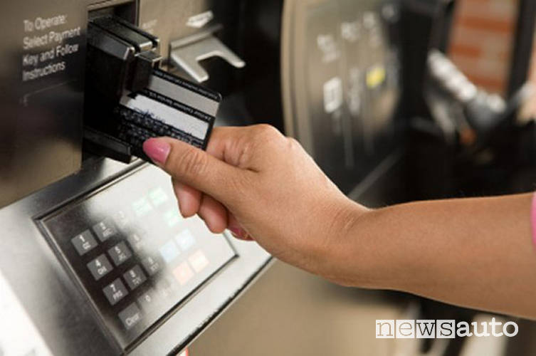 come fare benzina con bancomat