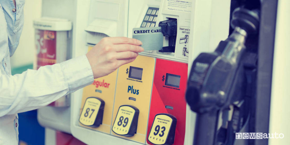 benzina con bancomat scarica