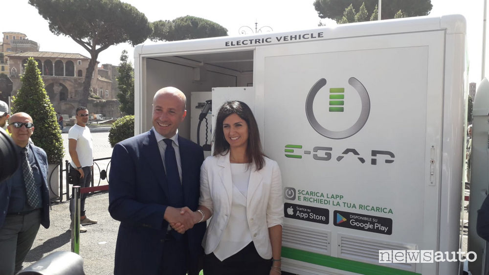 Francesco De Meo, Direttore Marketing di E-GAP insieme a Virginia Raggi, Sindaca di Roma