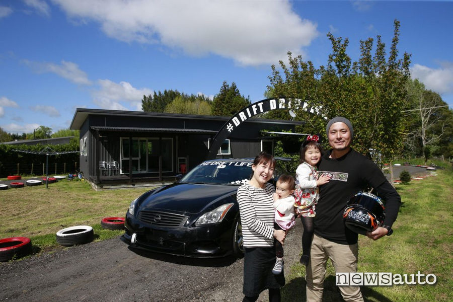 teruya drift casa Takeshi con la sua famiglia e la sua auto da drift