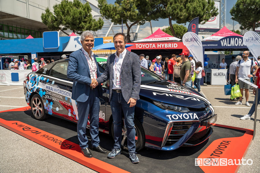 Mauro Caruccio, AD Toyota Motor Italia e Massimo Prastaro, Responsabile Innovazione e progetti di sviluppo Retail di ENI