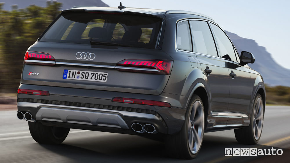Audi SQ7 TDI vista posteriore in movimento