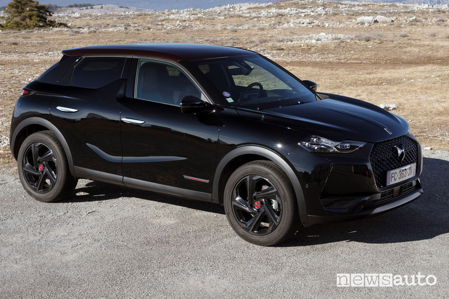 DS 3 Crossback La Première vista di profilo