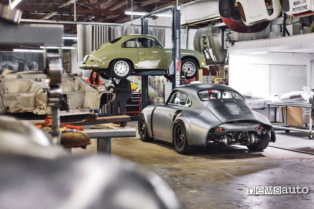 Emory Porsche 356 RSR in officina