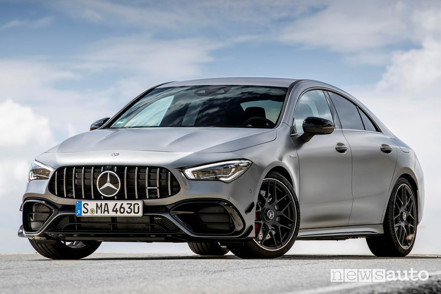 Mercedes-AMG CLA 45 S 4MATIC+ vista di profilo