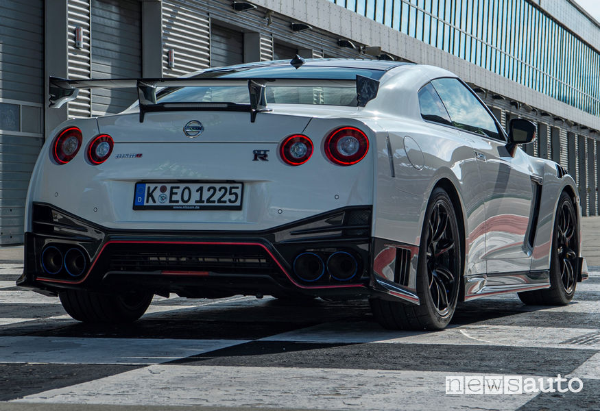Nissan GT-R NISMO 2020 vista posteriore