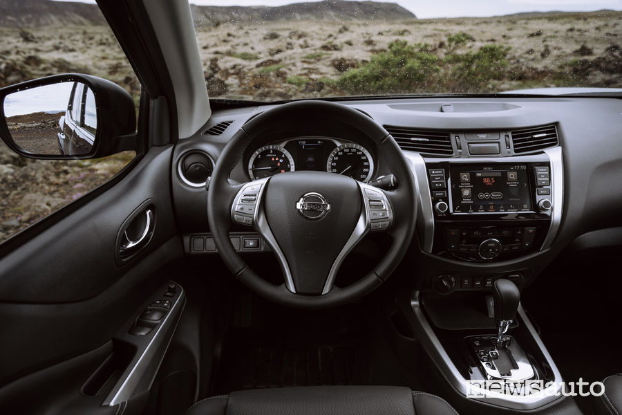 Nissan Navara 2020 Double Cab plancia strumenti