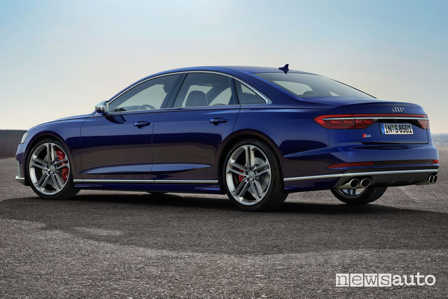 Nuova Audi S8 vista posteriore