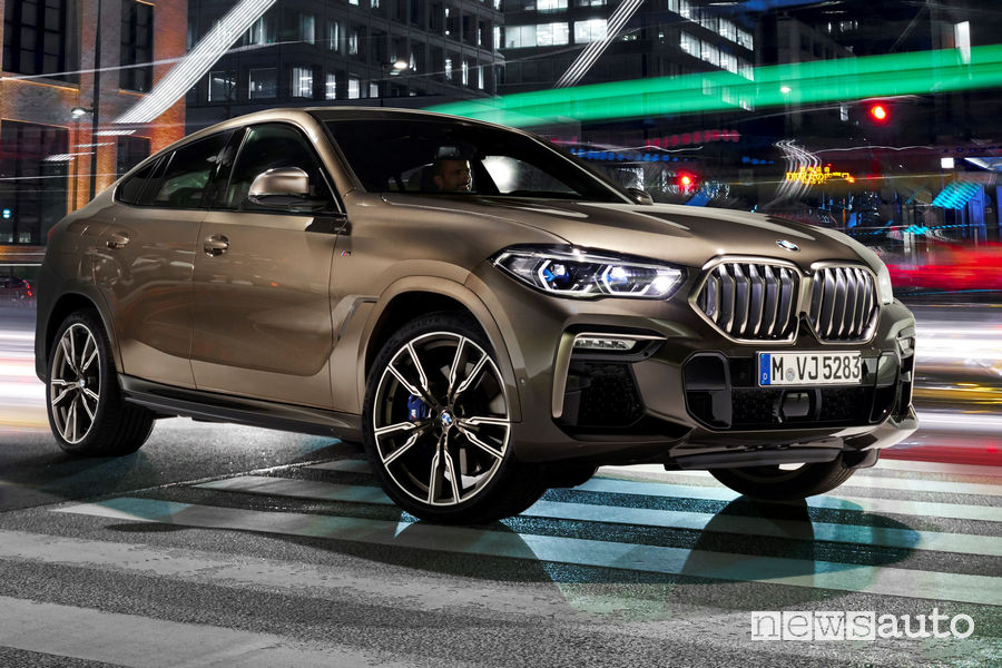 Nuova BMW X6 vista di profilo