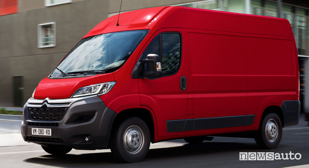 Nuovo Citroën Jumper 2019 vista laterale