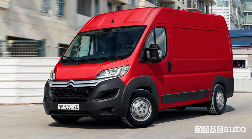 Nuovo Citroën Jumper 2019 vista di profilo
