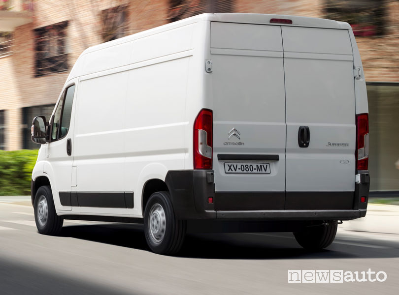 Nuovo Citroën Jumper 2019 vista posteriore