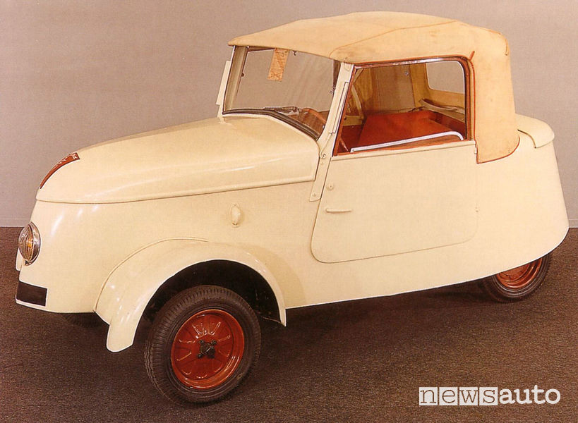 Peugeot VLV 1941 auto storica elettrica vista di profilo