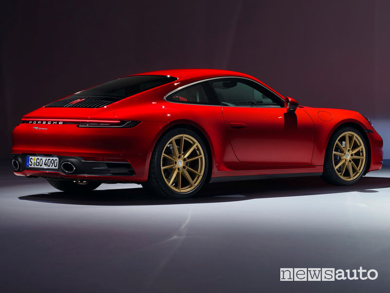 Porsche 911 Carrera Coupé vista laterale