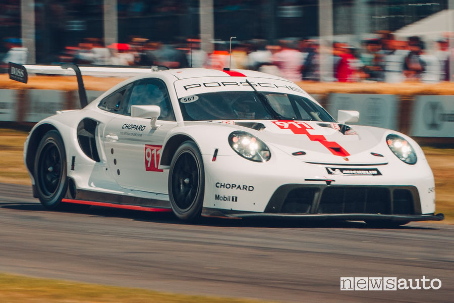 Nuova Porsche 911 RSR vista di profilo al Goodwood Festival 2019