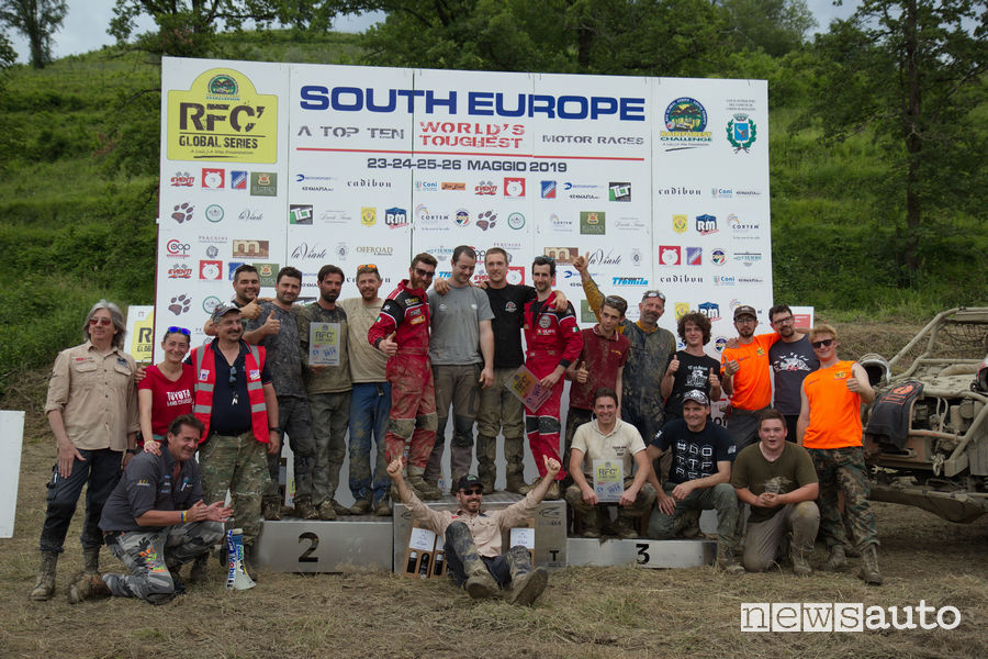 Rainforest South Europe 2019 podio completo insieme allo Staff