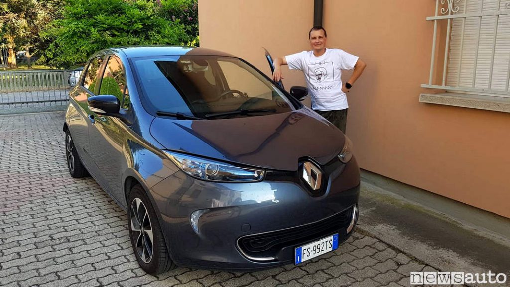 La Renault Zoe di Stefano Pozzato che ha effettuato il viaggio a costo zero. 