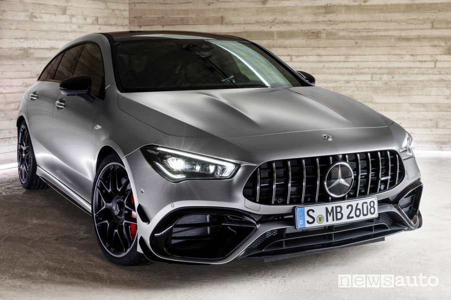 Mercedes-AMG CLA 45 S 4Matic+Shooting Brake vista di profilo