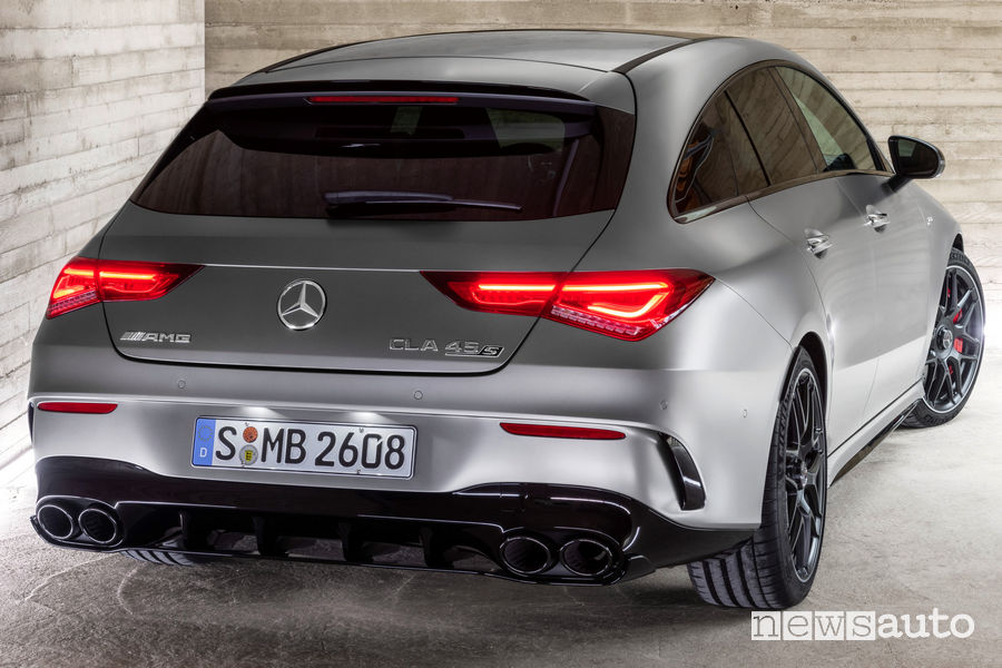 Mercedes-AMG CLA 45 S 4Matic+Shooting Brake vista posteriore