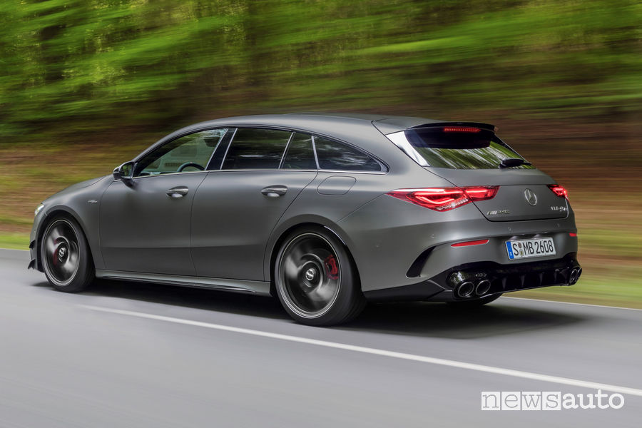 Mercedes-AMG CLA 45 S 4Matic+Shooting Brake vista posteriore in movimento