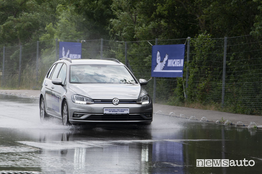 Test Michelin pneumatici usati sull’acqua e test acquaplaning