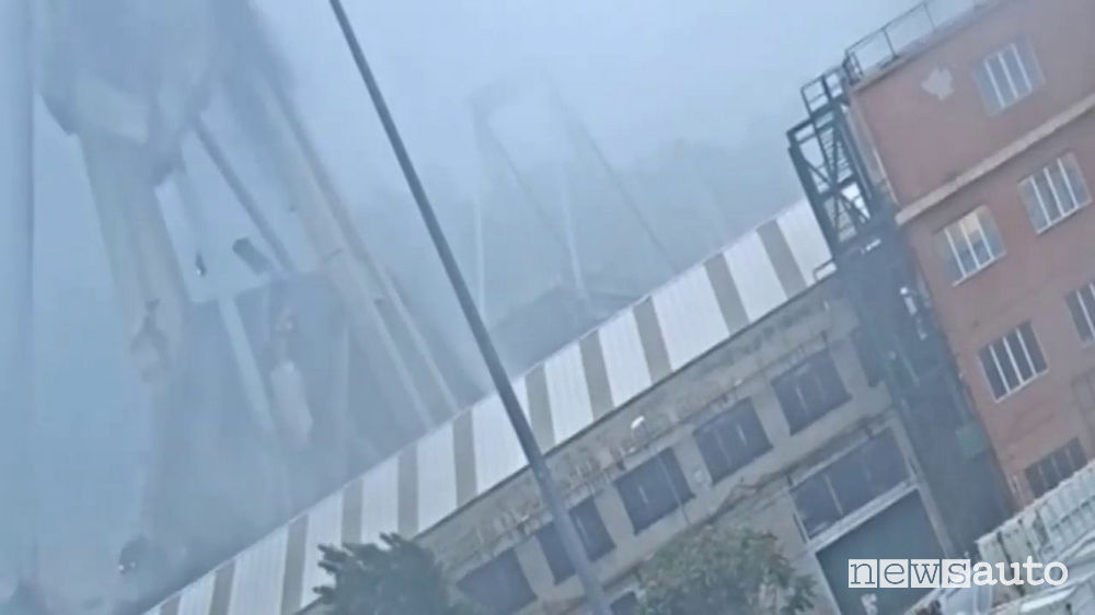 video inedito crollo ponte morandi genova