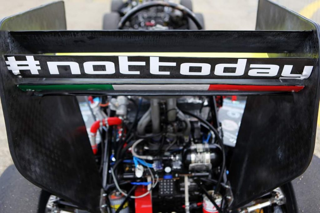 Alettone in carbonio di una auto Della Formula SAE, quella di Napoli
