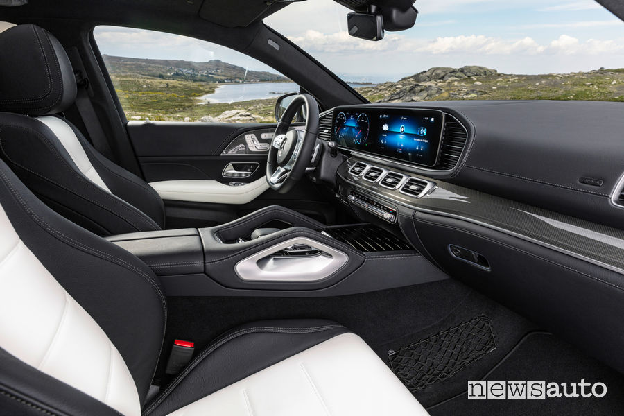 Mercedes-Benz GLE Coupé 2019 abitacolo sedili anteriori