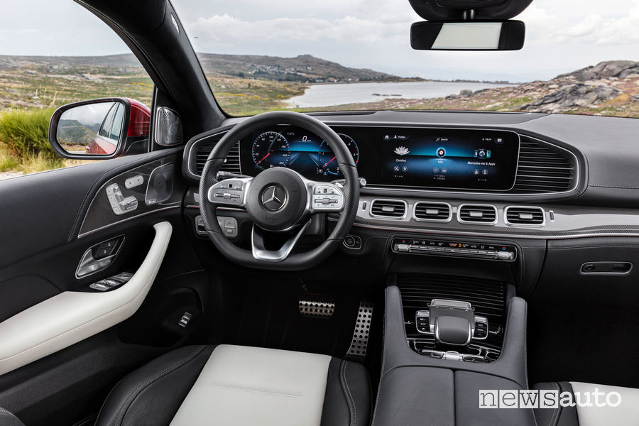 Mercedes-Benz GLE Coupé 2019 plancia strumenti