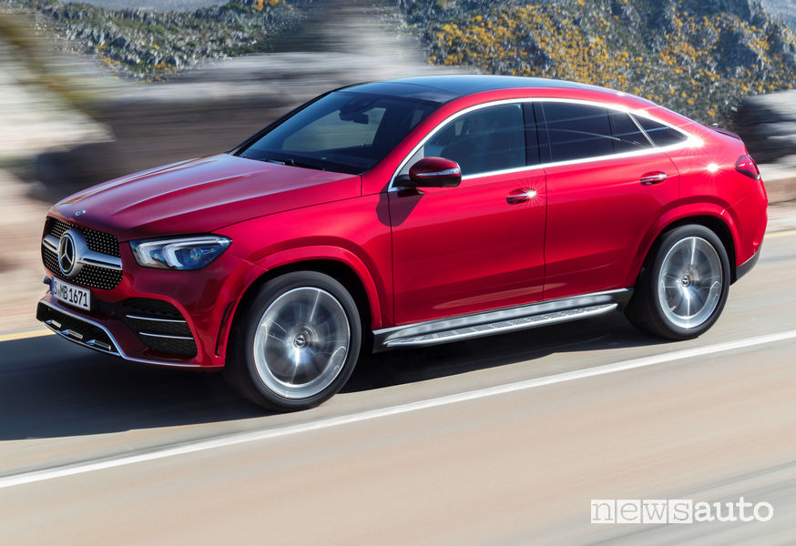 Mercedes-Benz GLE Coupé 2019 vista di profilo in movimento