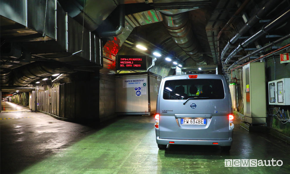 Nissan e-NV200 Evalia nei Centri sotteranei Laboratori Nazionali del Gran Sasso (LNGS)