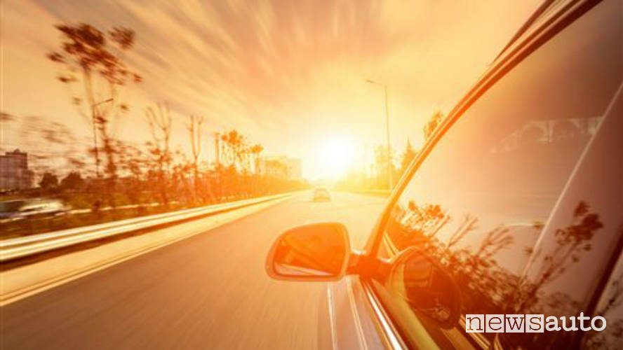 Proteggere l’auto dal sole: i consigli utili per l’estate