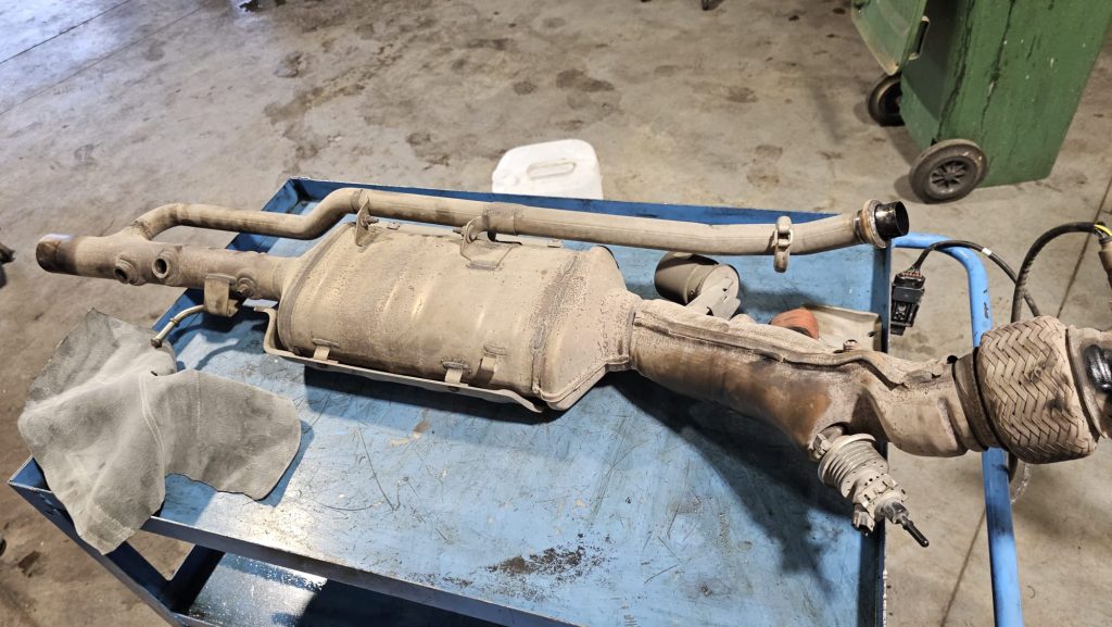 FAP DPF dispositivo antinquinamento intasato che sarà sottoposto a lavaggio con macchinari specializzati