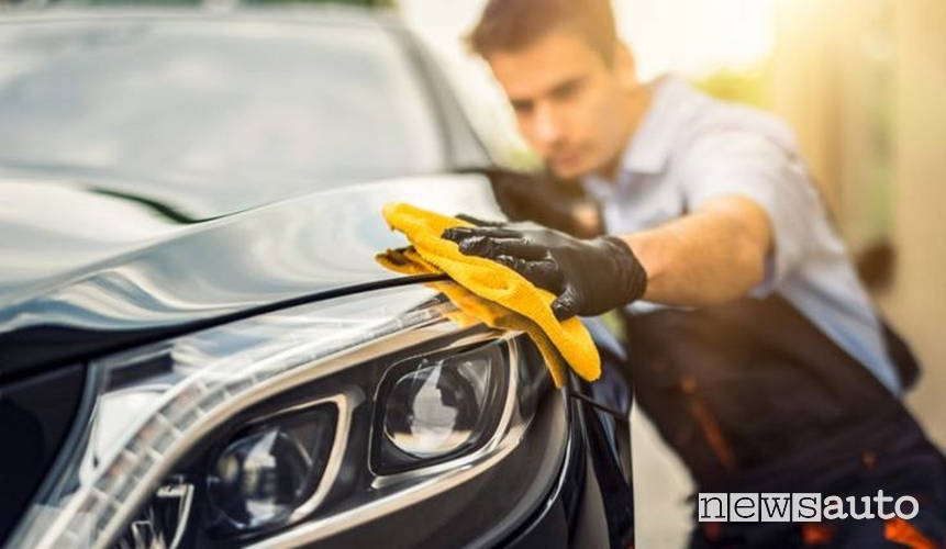 Con il sole è possibile lavare l'auto