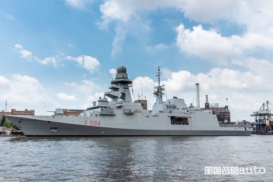 Fregata Alpino (F594) della Marina Militare