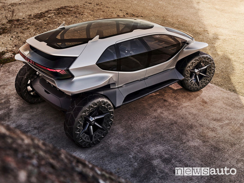 Vista dall'alto Audi AI:TRAIL concept