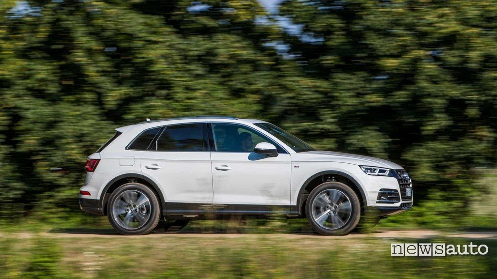 Audi Q5 55 TFSI e Quattro vista laterale
